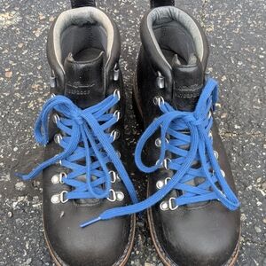 Eddie Bauer/Vibram Women's Waterproof Hiking Boots